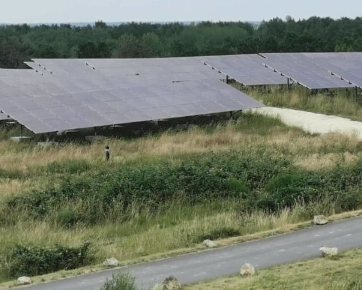 panneaux photovoltaïques sur une ISDND